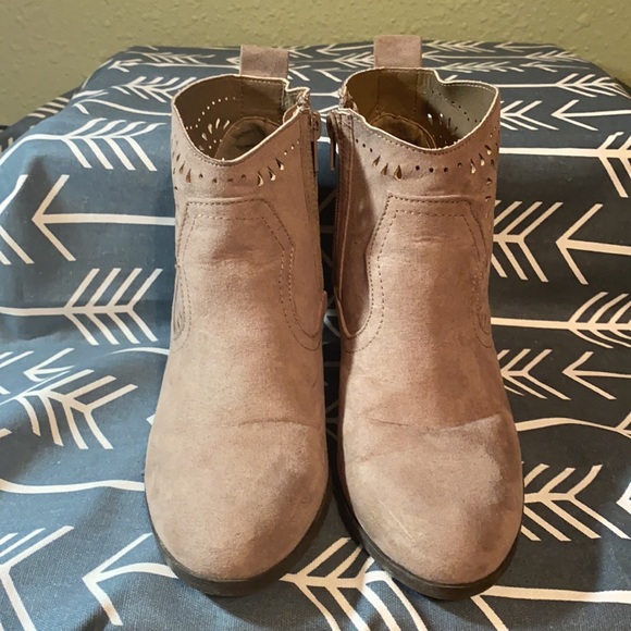 Qupid Faux Suede Booties - Picture 4 of 7